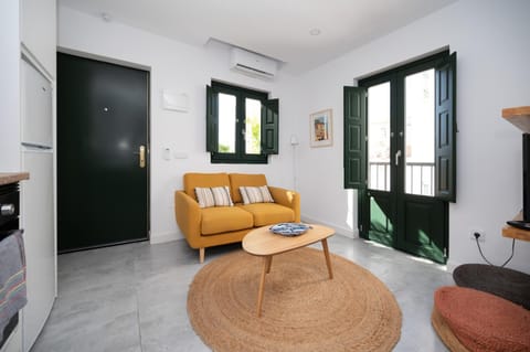 Balcony/Terrace, Balcony/Terrace, Living room, Seating area, air conditioner