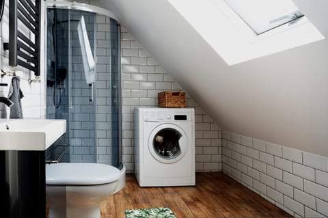 Shower, Toilet, Bathroom, washing machine