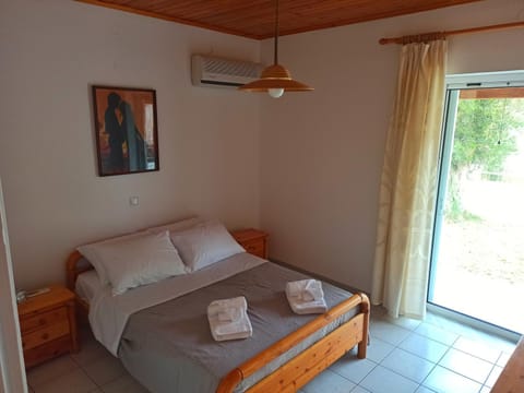 Bed, Photo of the whole room, Bedroom, towels, air conditioner