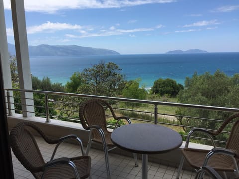 Natural landscape, View (from property/room), Balcony/Terrace, Seating area, Dining area, Sea view