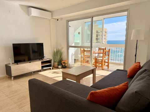 Communal lounge/ TV room, Balcony/Terrace