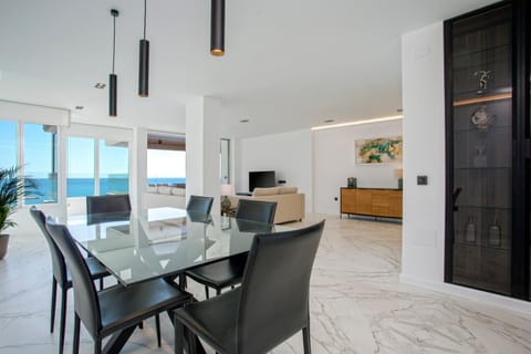 Natural landscape, TV and multimedia, Dining area