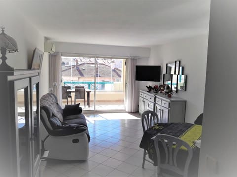 TV and multimedia, Living room, Dining area