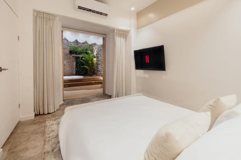 Bed, TV and multimedia, Bedroom, air conditioner