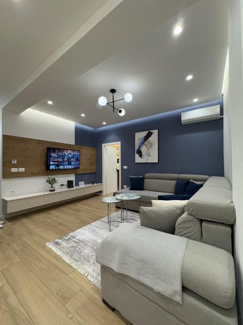 TV and multimedia, Photo of the whole room, Seating area