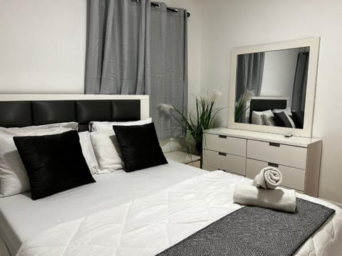 TV and multimedia, Photo of the whole room, Bedroom, hair dresser