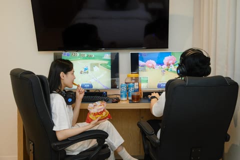 People, Game Room
