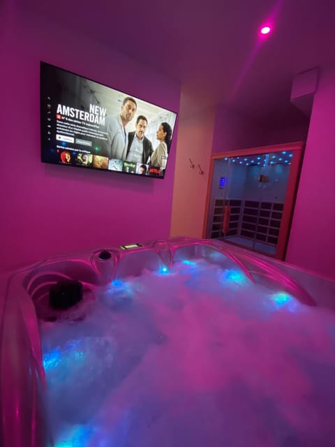 Hot Tub, TV and multimedia