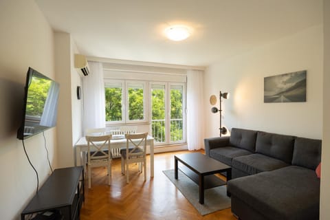 TV and multimedia, Living room, Dining area