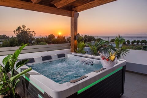 Natural landscape, Hot Tub, Spa and wellness centre/facilities, Sea view, Sunset