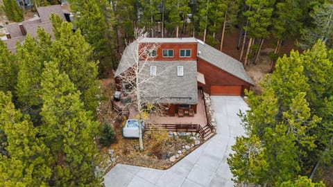 5BR Ski in Out Mountain Getaway with Hot Tub and Views House in Breckenridge