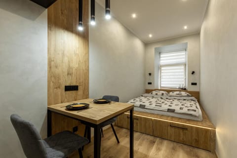 Bed, Dining area