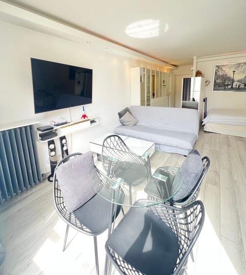 Living room, Photo of the whole room, Seating area, Dining area