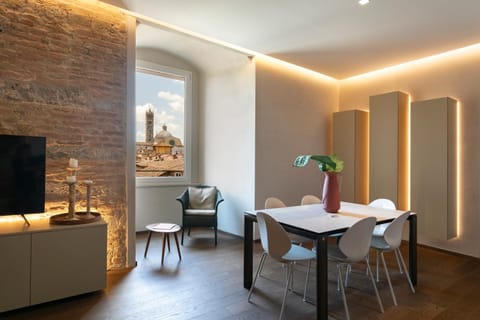 Communal lounge/ TV room, TV and multimedia, Living room, Seating area, Dining area, Evening entertainment