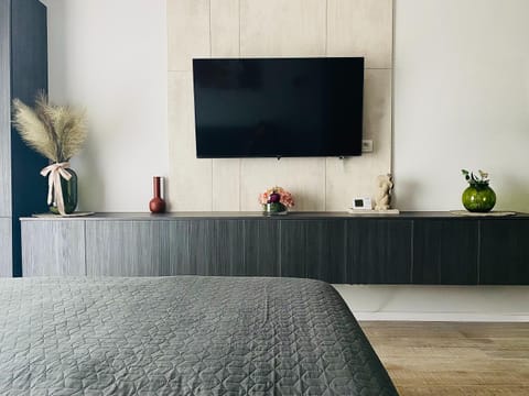 TV and multimedia, Bedroom