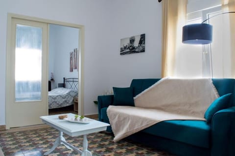 Castlevania- Traditional house in the Castle Apartment in Naxos