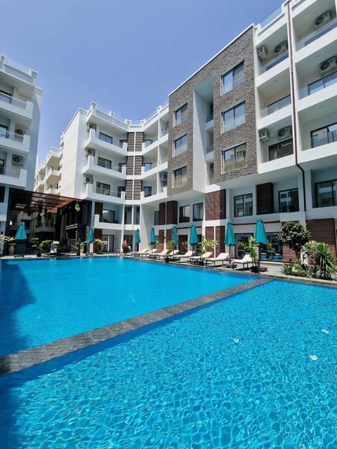 Property building, Restaurant/places to eat, Day, Pool view, Swimming pool