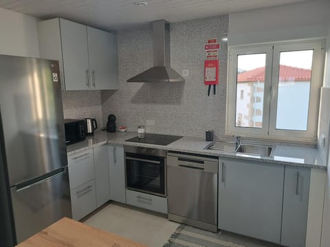 Kitchen or kitchenette, dishwasher, minibar, pet friendly, stove, toaster