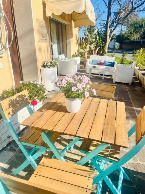 Property building, Patio, Spring, Day, Garden view