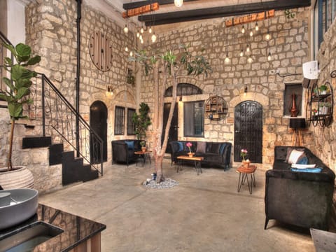 Communal lounge/ TV room, Living room, Lobby or reception, Seating area, locker, air conditioner