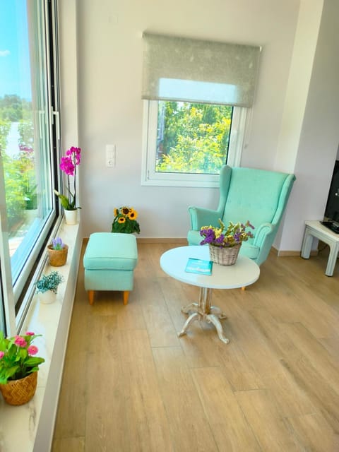 View (from property/room), Seating area, Garden view