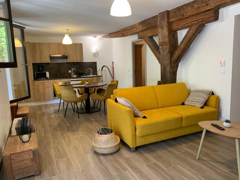 Kitchen or kitchenette, Living room, stove