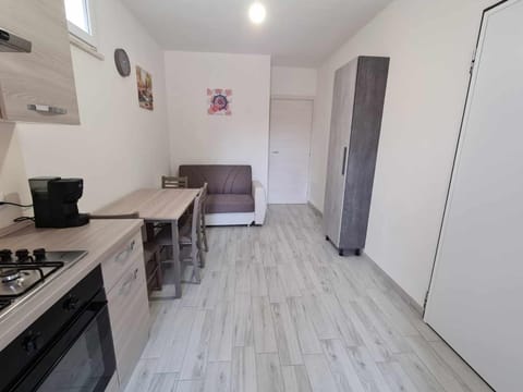 Kitchen or kitchenette, Living room, Seating area, Dining area, pet friendly