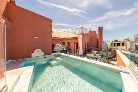 Day, Swimming pool