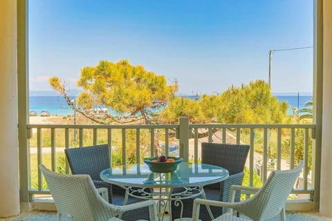 The bright house by the sea House in Halkidiki