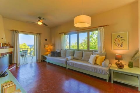 The bright house by the sea House in Halkidiki