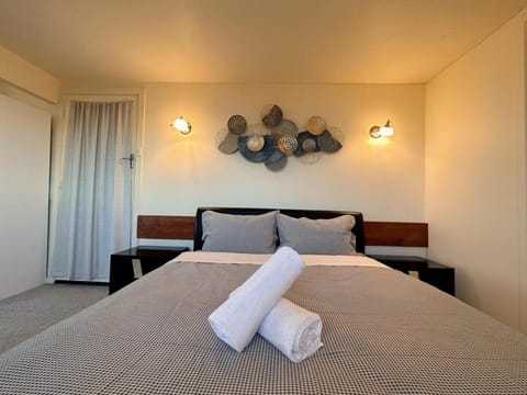 Swan Sea Cozy Retreat at Sandy Bay Apartment in Tasmania