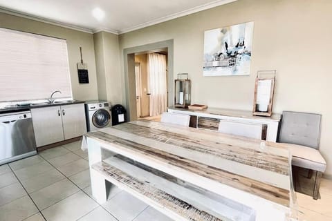 Exquisite Villa at Pinnacle Apartment in Western Cape