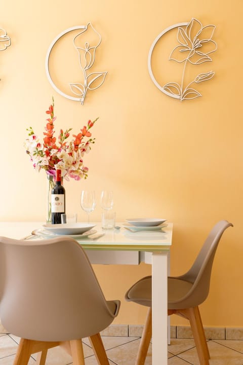 Living room, Dining area, air conditioner