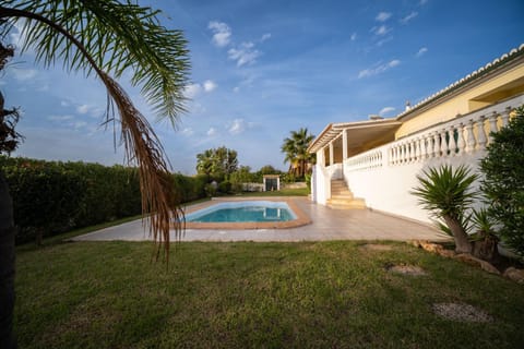 Property building, Garden, Garden, Garden view, Pool view, Swimming pool, Swimming pool