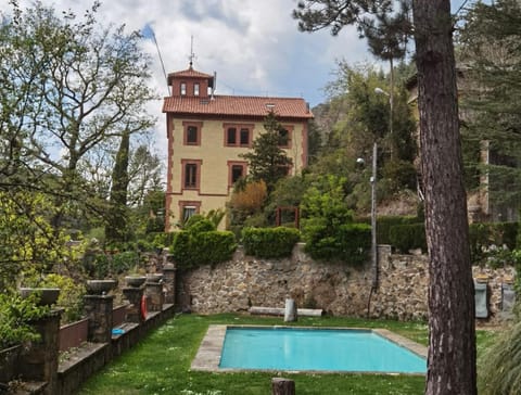 Property building, Natural landscape, Garden, Garden view, Swimming pool