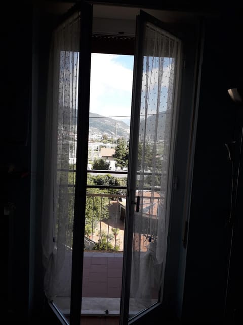 Bilocale in palazzo quinto piano con ascensore Apartment in Liguria