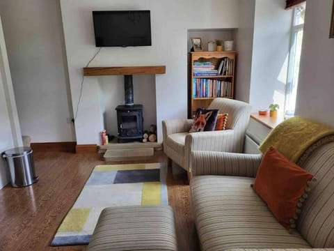 TV and multimedia, Living room, Seating area, flat iron