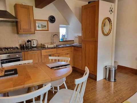 Coffee/tea facilities, Kitchen or kitchenette, Dining area, dishwasher, minibar, pet friendly, stove, toaster