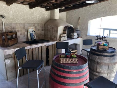 BBQ facilities, Kitchen or kitchenette, Food and drinks, Dining area