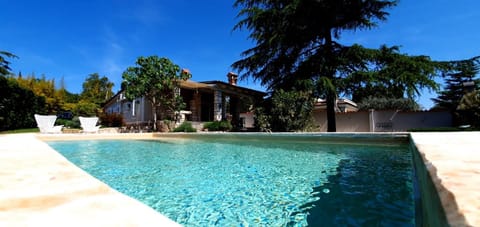 Property building, Garden, Swimming pool
