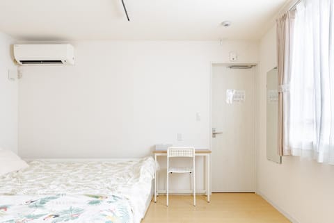 Bed, Photo of the whole room, Seating area, Dining area, Bedroom, air conditioner