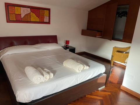 Bed, Bedroom, towels, wardrobe