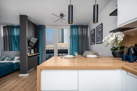 Bed, TV and multimedia, Kitchen or kitchenette, Photo of the whole room
