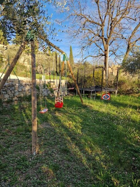 Appartement 2 pièces rénove avec accès piscine Apartment in Grasse