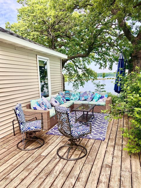 Patio, Spring, Day, Garden, View (from property/room), Balcony/Terrace, Seating area, Garden view, Lake view, sunbed