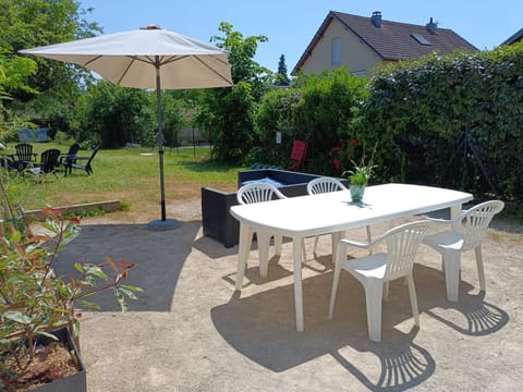 Patio, Garden, Dining area, Garden view