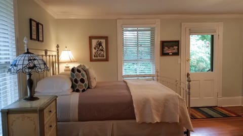 Hummingbird Inn Bed and Breakfast in Goshen