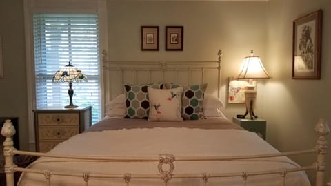 Hummingbird Inn Bed and Breakfast in Goshen