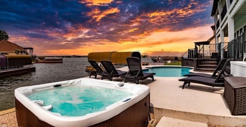 The Waterfront Villa Villa in Lake Conroe