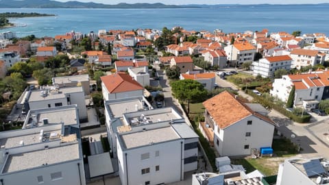 Property building, Neighbourhood, Balcony/Terrace, Sea view, Location